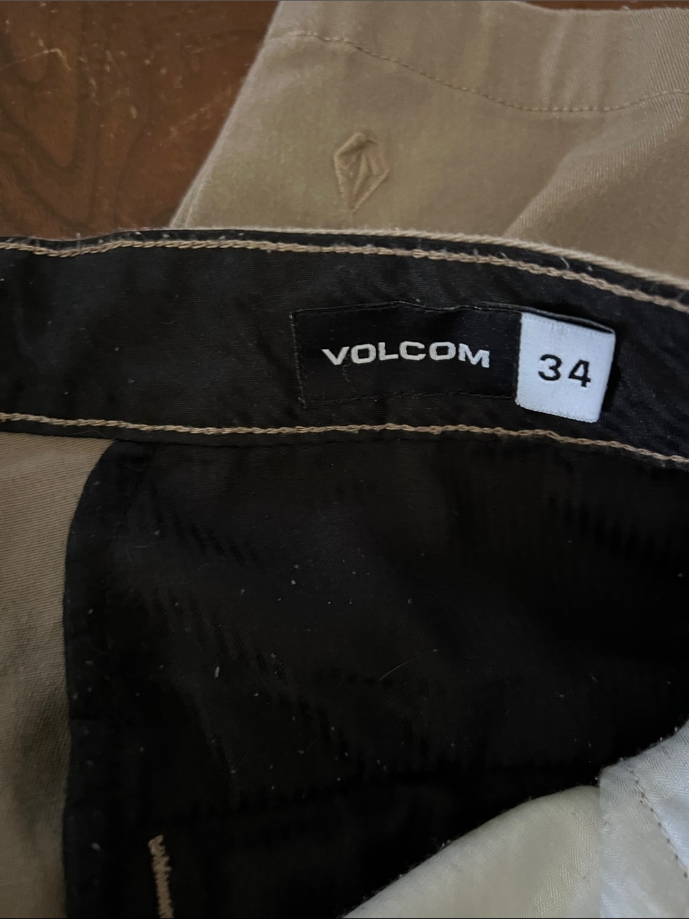 Volcom Shorts - Picture 3 of 4